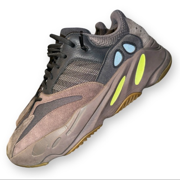 Sneaker Yeezy Boost 700 Runner Wave 2018 2018 YEEZY BOOST 700 MAUVE